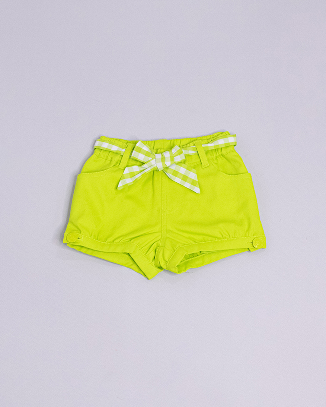 Short verde con cinturón de cuadros